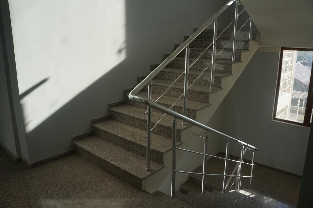 Apartment With Summer Terrace Batumi Room photo