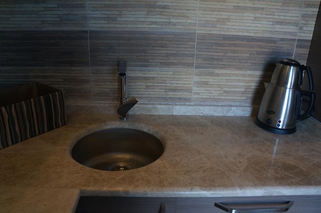 Apartment With Summer Terrace Batumi Room photo