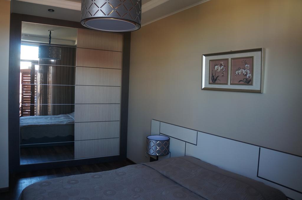 Apartment With Summer Terrace Batumi Room photo