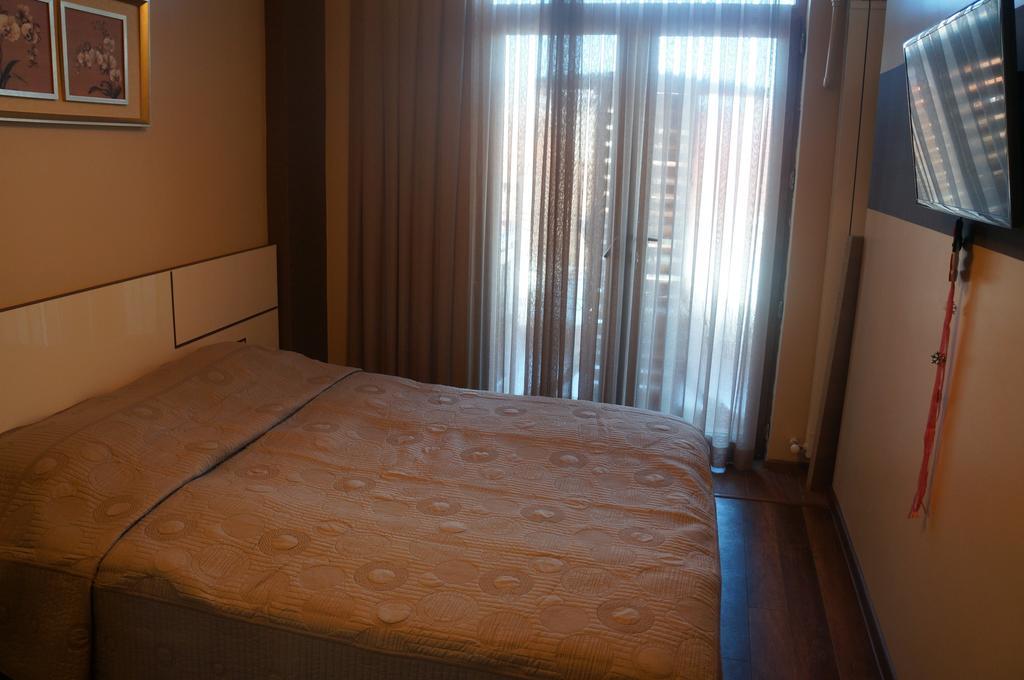Apartment With Summer Terrace Batumi Room photo