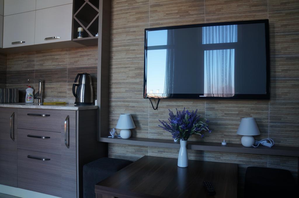 Apartment With Summer Terrace Batumi Room photo