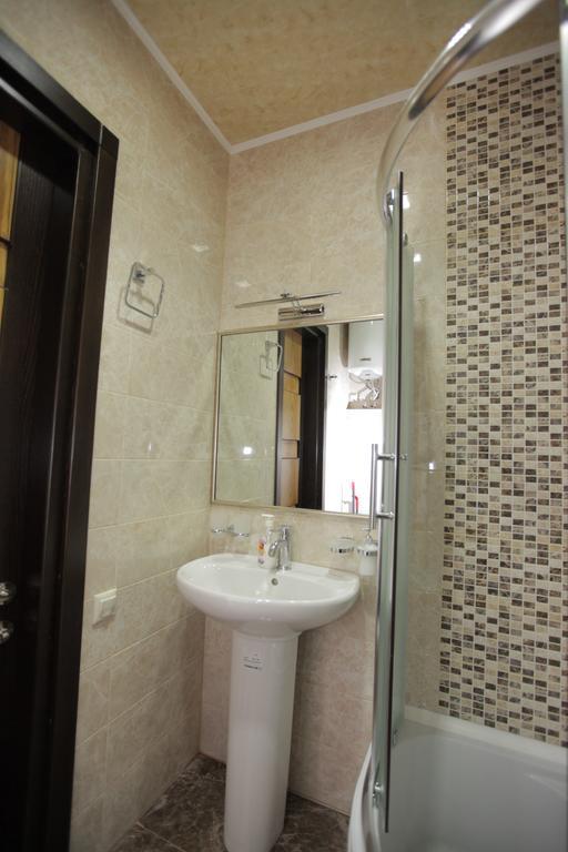 Apartment With Summer Terrace Batumi Room photo